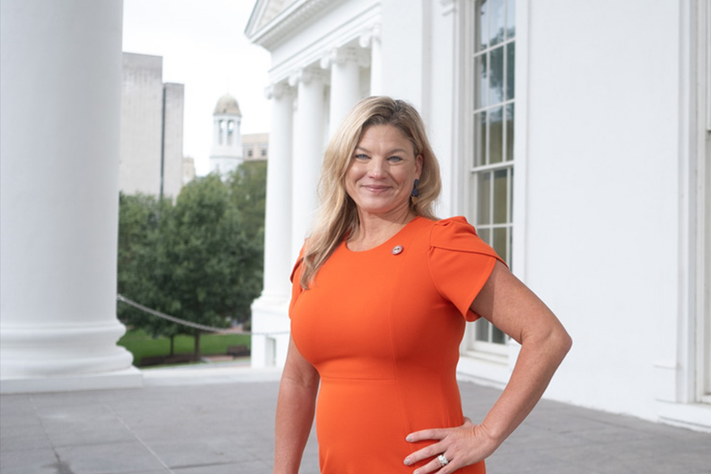 Shelly Smith in front of the Virginia General Assembly