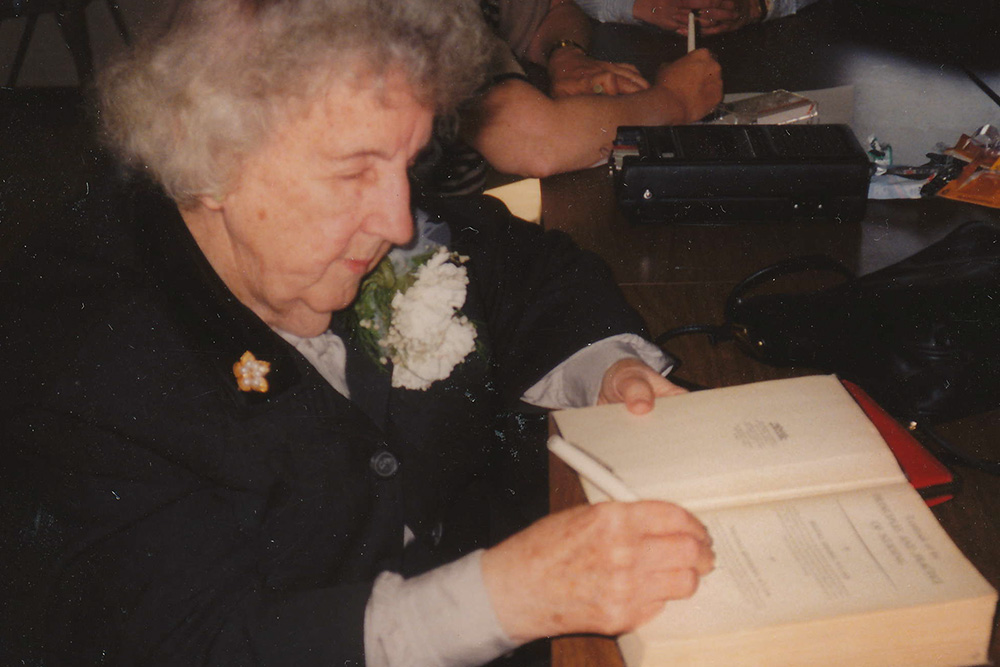 Virginia Henderson, an early advocate for nurses' baccalaureate education and nursing research, visited UVA in the late 1980s.